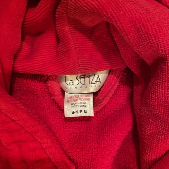 La Senza Short Bath Robe. - Picture 2 of 6